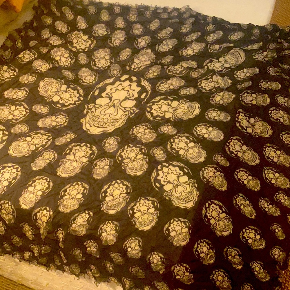 Alexander McQueen skull scarf